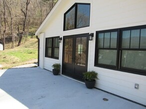 Building Photo - 42 Edgewood St