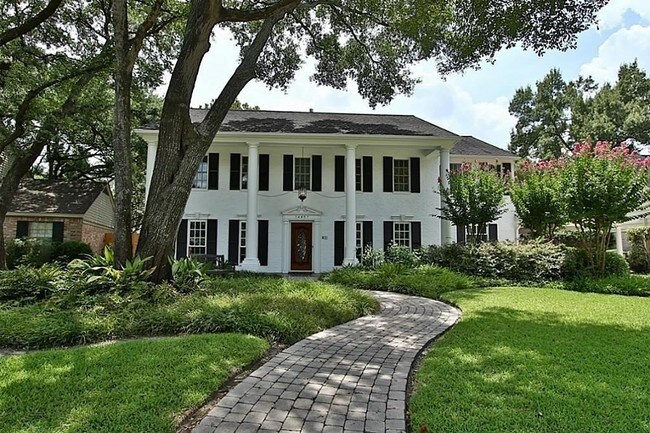 Building Photo - 14807 River Forest Dr