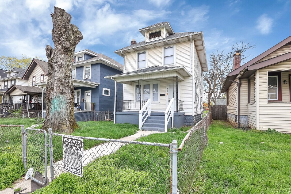 Primary Photo - Updated 3 Bed Home