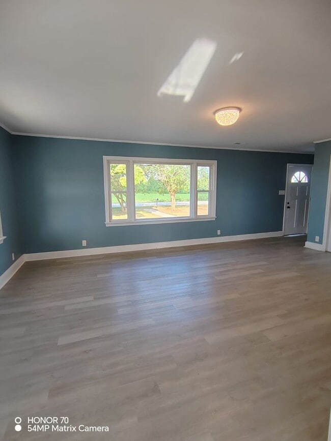 Building Photo - Charming 4-Bedroom Home for Rent – Peaceful & Nature-Filled Setting