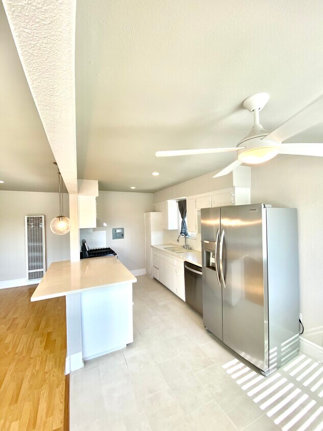Kitchen - 14071 Ash St