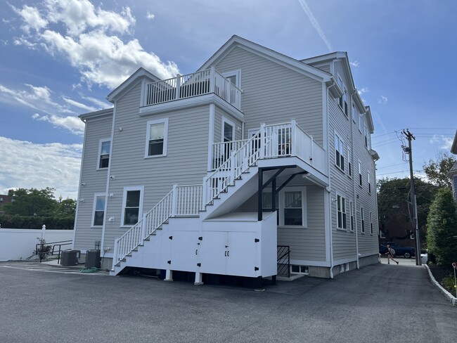 Building Photo - 925-927-927 Massachusetts Ave