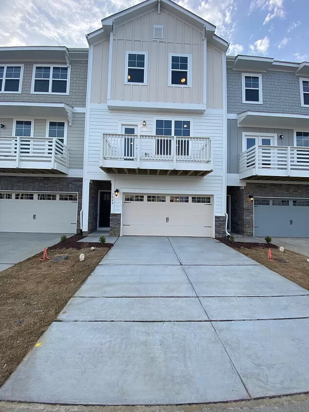 Foto principal - Room in Townhome on Diamond Dove Ln