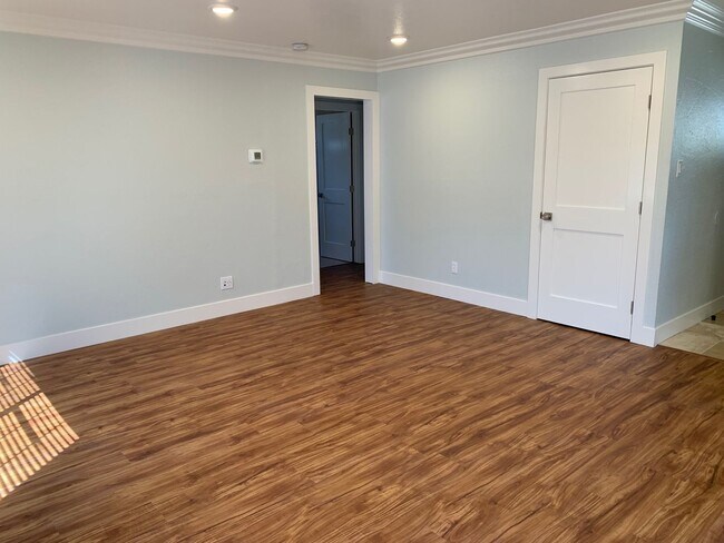 Foto del edificio - 3 Bedroom, 1 Bathroom Home in N. Highlands