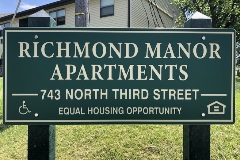 Foto principal - Richmond Manor Apts- WAIT LIST - Section 8