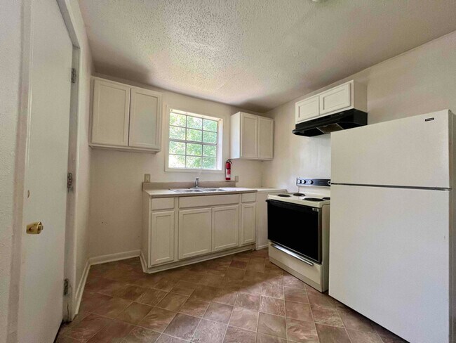 Foto del edificio - 517 N Live Oak St