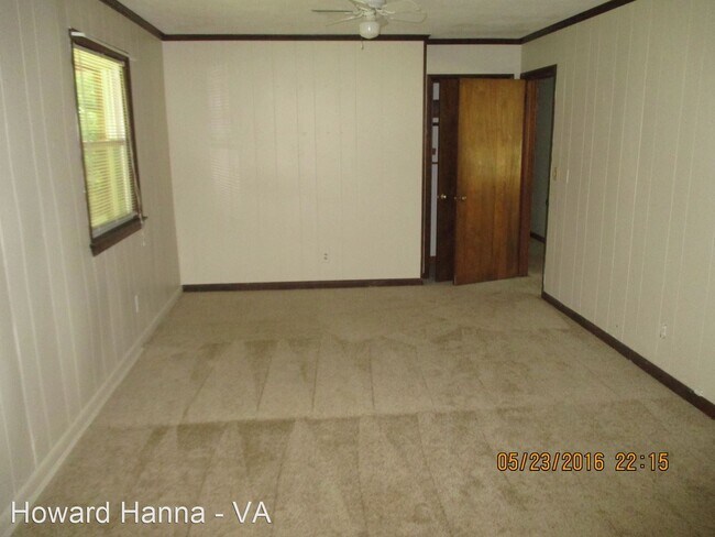 Building Photo - 3 br, 1.5 bath House - 1460 Lakeview Drive