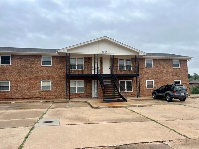 Building Photo - 1344 Meadow Ln