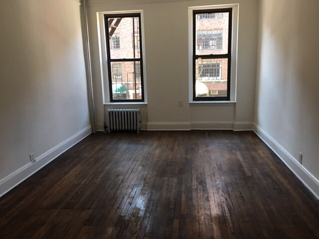 Primary Photo - 52 Greenwich Ave