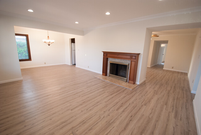 Sala/comedor - 2455 W 233rd St