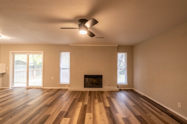 Building Photo - Newly Remodeled Broken Arrow Home