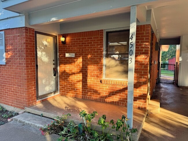 Foto del edificio - 4503 McCrory Ave