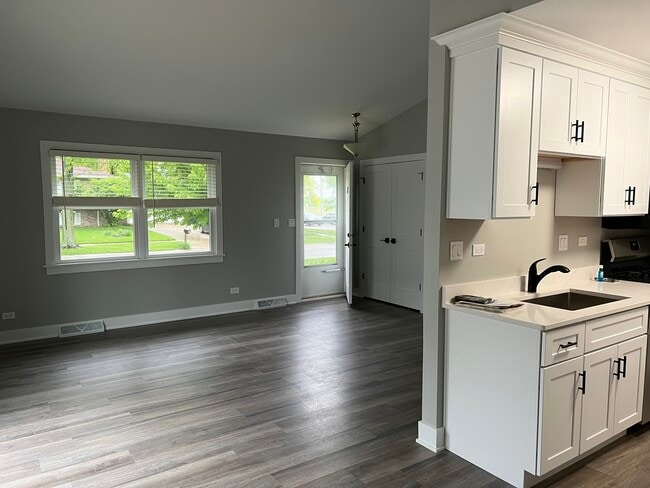Building Photo - 65 Spuhler Dr
