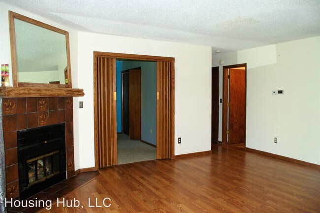 Building Photo - 6095 Courtly Alcove