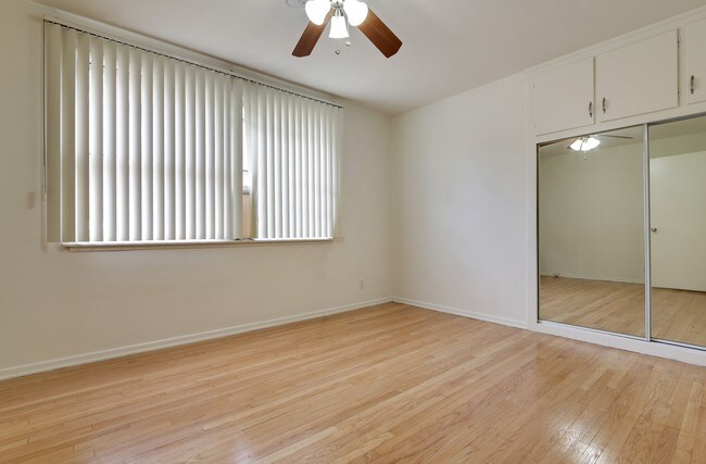 Foto del edificio - 1326 N Hayworth Ave