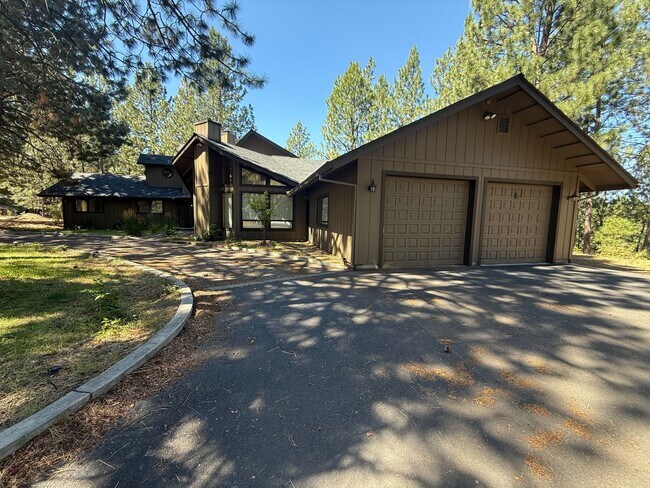 Foto del edificio - Stunning 3 Bed/ 2.5-Bath Home on the River...
