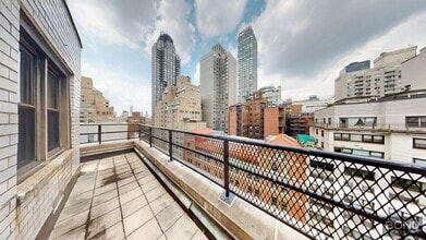 Building Photo - 220 E 63rd St