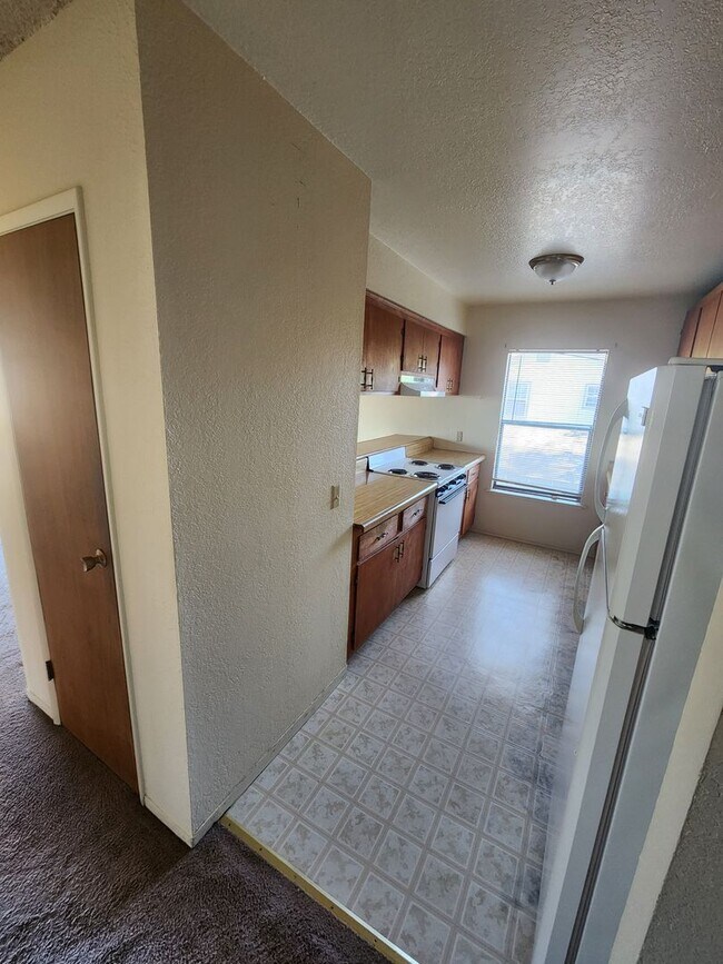 Foto del edificio - 2048 Swazey St