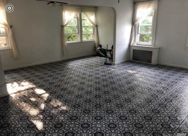 Foto del edificio - 9-17-17 College Point Blvd