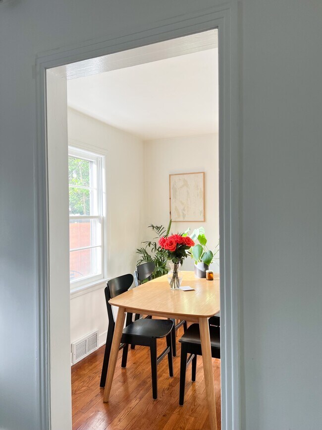 Foto del edificio - 4218 St Clair St