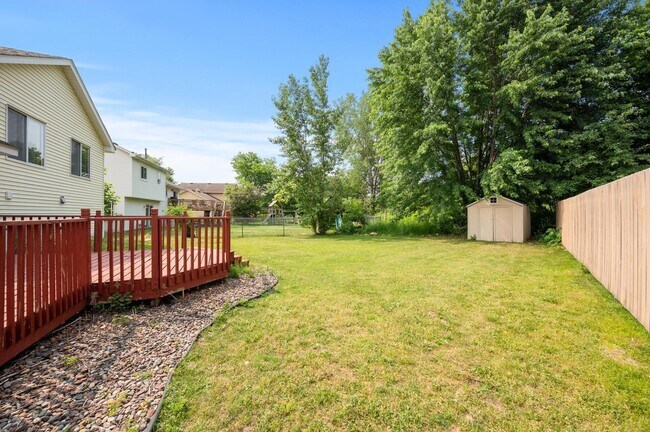 Building Photo - 852 Sunrise Dr