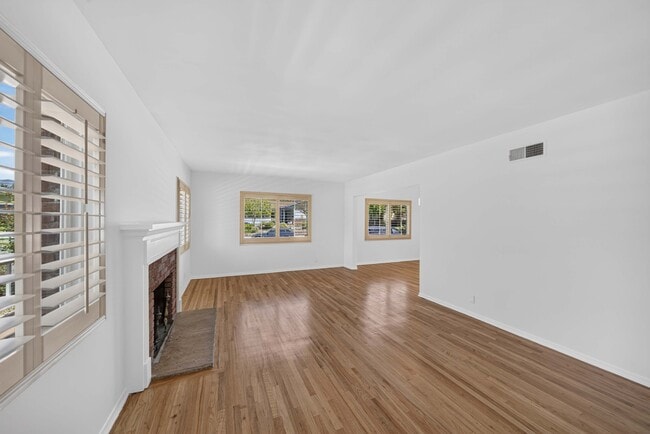 Building Photo - 1300 Solita Rd