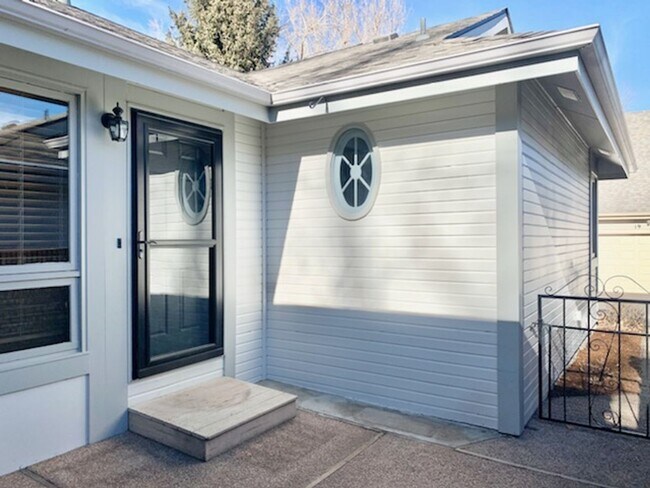 Foto del edificio - Nice 2 Bed, 2 Bath Townhome in Fort Collin...