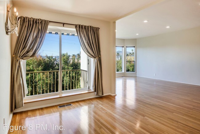 Foto del edificio - 913 Hyperion Ave