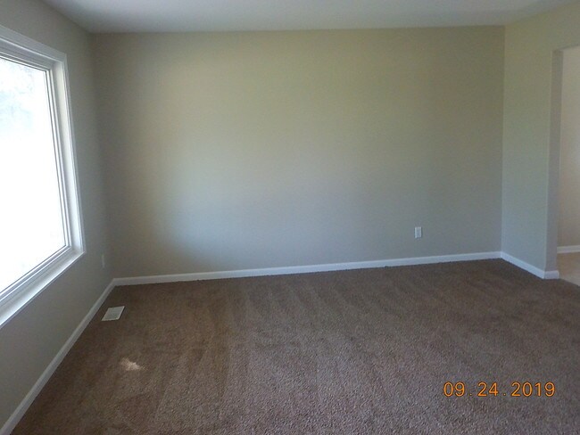 Building Photo - 8400 Ridge Rd