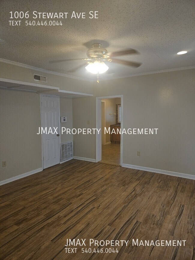 Foto del edificio - 1006 Stewart Ave SE