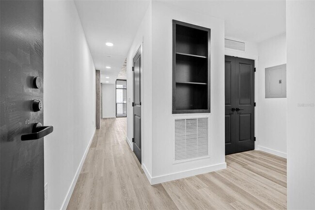 Building Photo - 221 Main St N