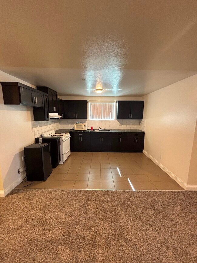 Foto del edificio - 215 E 103rd St