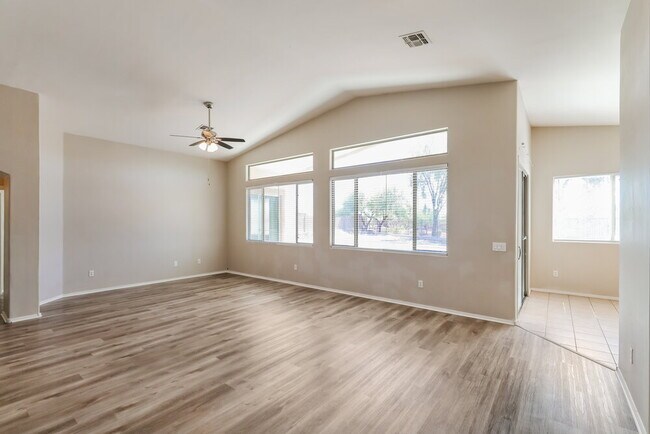 Foto del edificio - 12465 N Stone Ring Dr