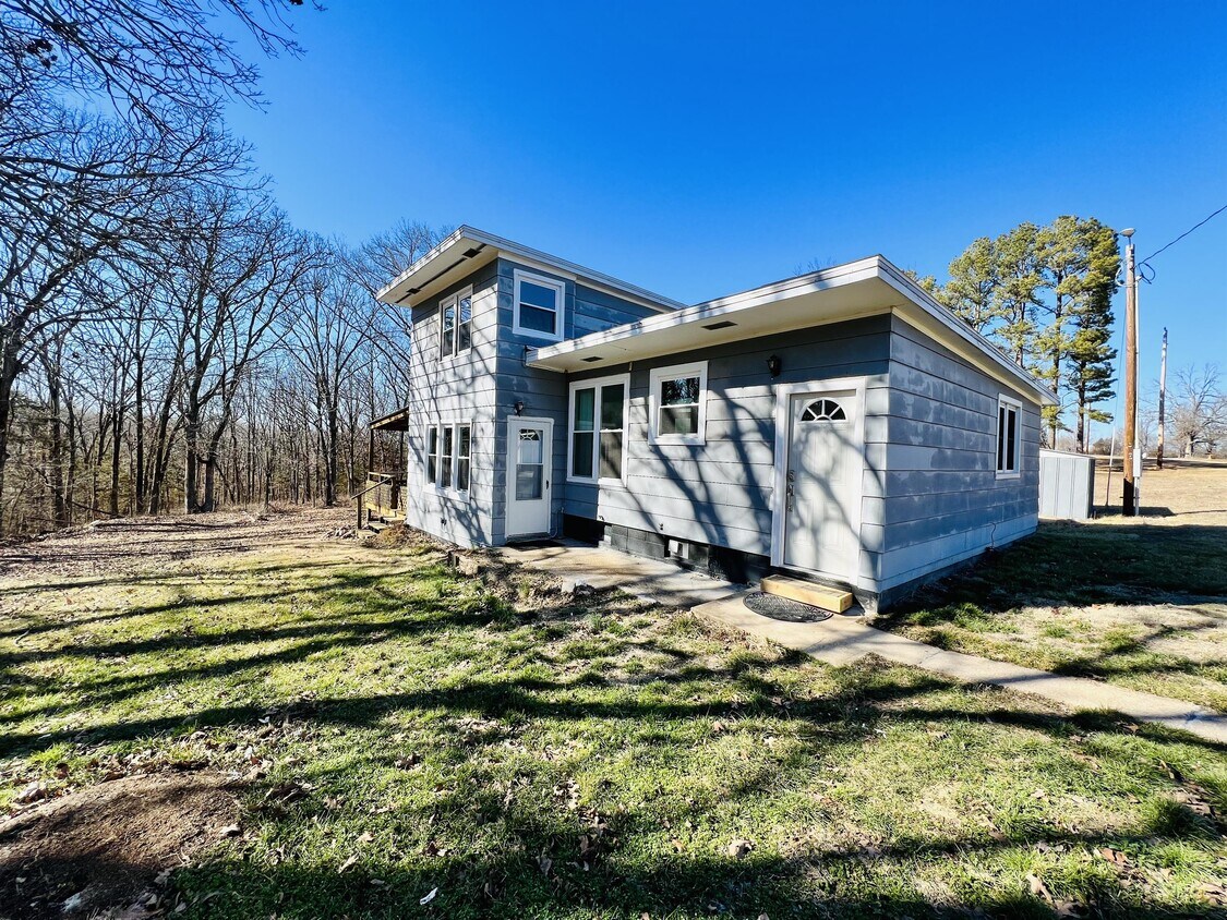 Primary Photo - 7951 Elmont Rd