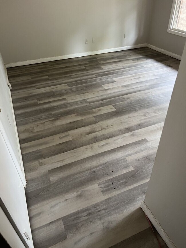 Building Photo - 8297 Glenwoods Terrace