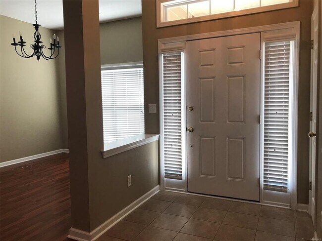 Foto del edificio - 2155 Chancellor Ridge Rd