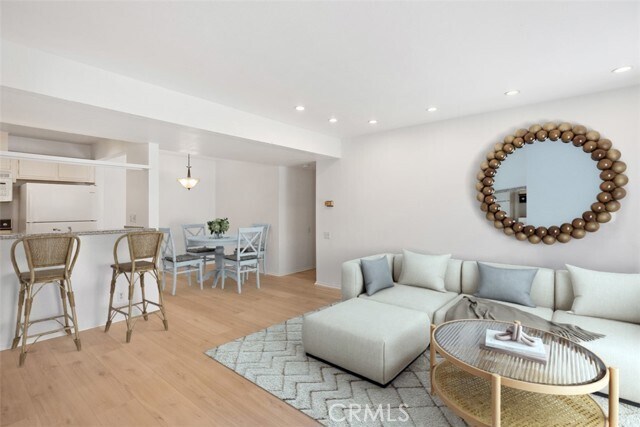Building Photo - 25761 Le Parc