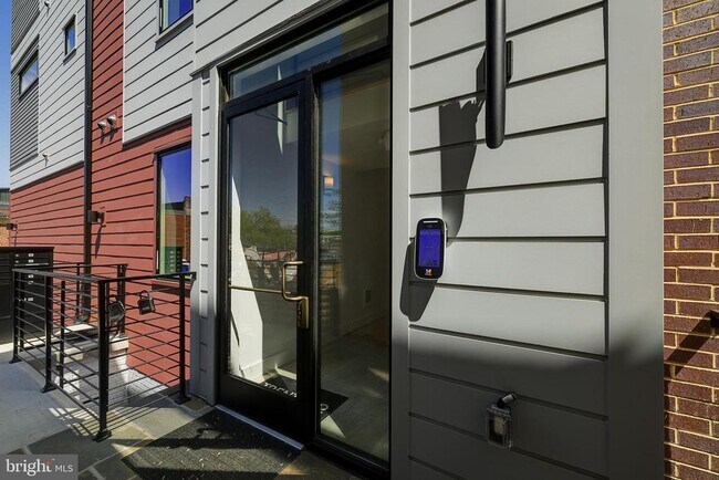 Foto del edificio - 4347 Harrison St NW