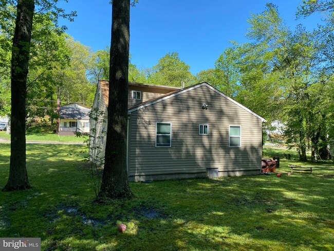 Foto del edificio - 6612 Pine Grove Dr