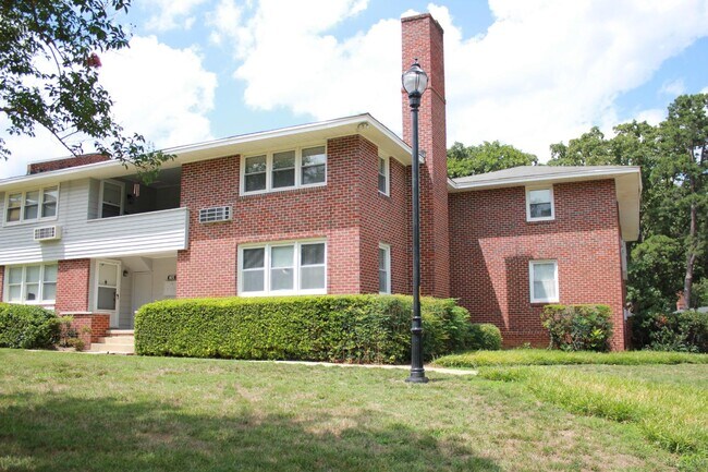 Foto del edificio - 805 Daniels St