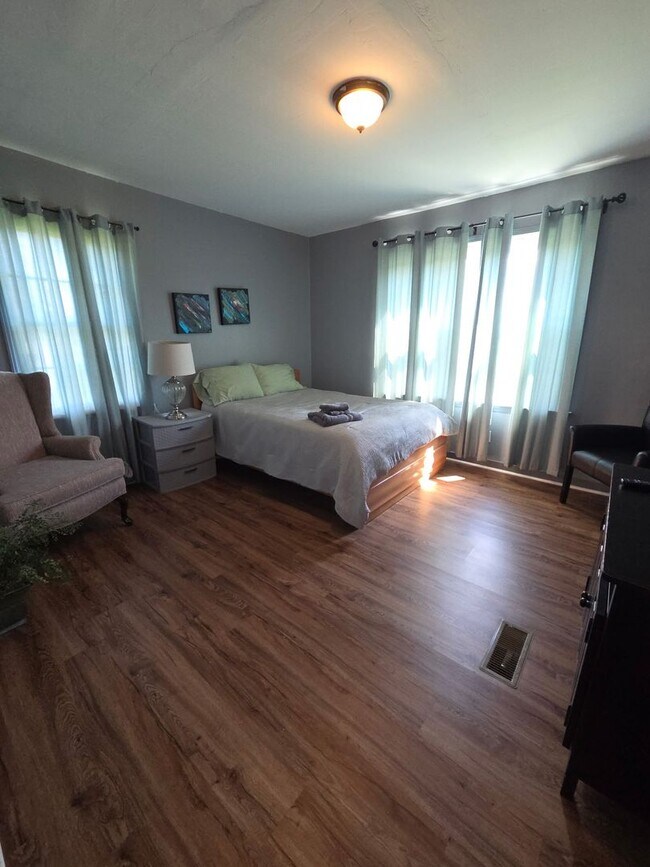 Foto del edificio - 1387 E Jefferson St