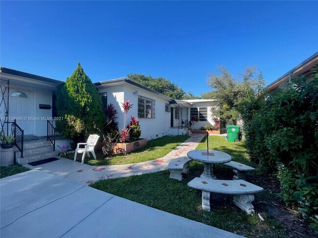 Foto del edificio - 2929 SW 1st St