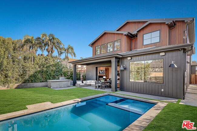 Foto del edificio - 12561 Westminster Ave