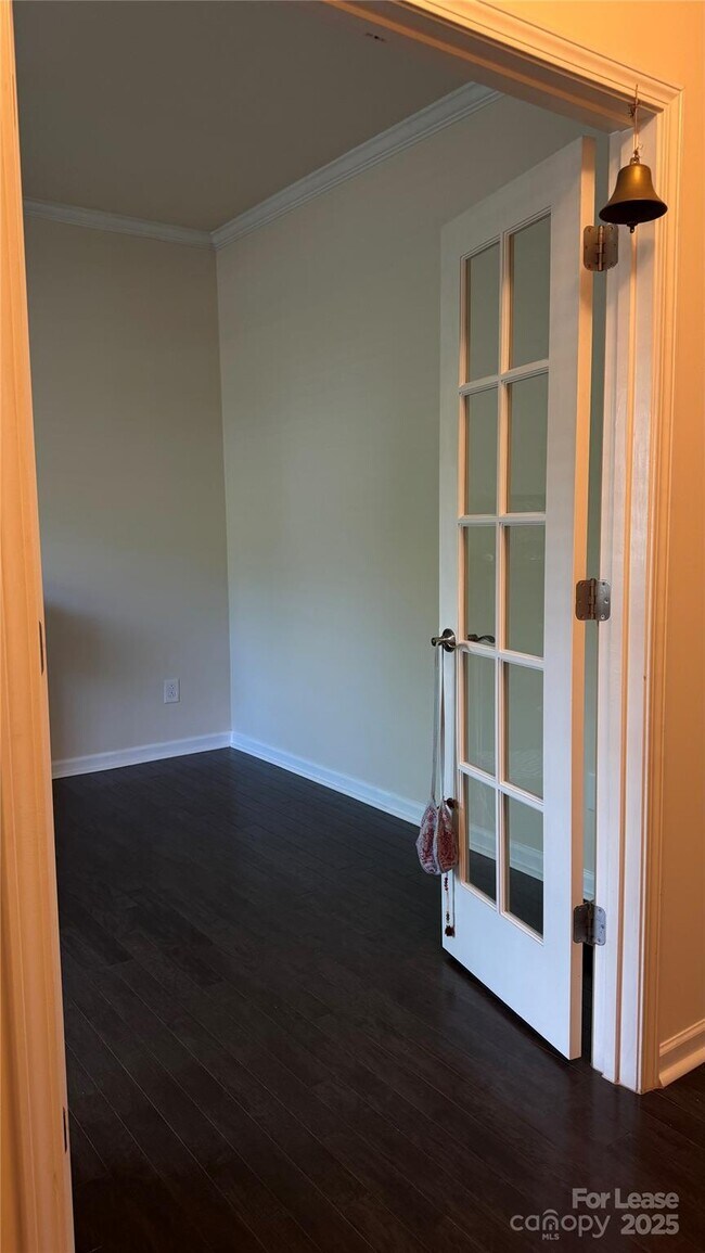 Foto del edificio - 493 Twelve Oaks Ln