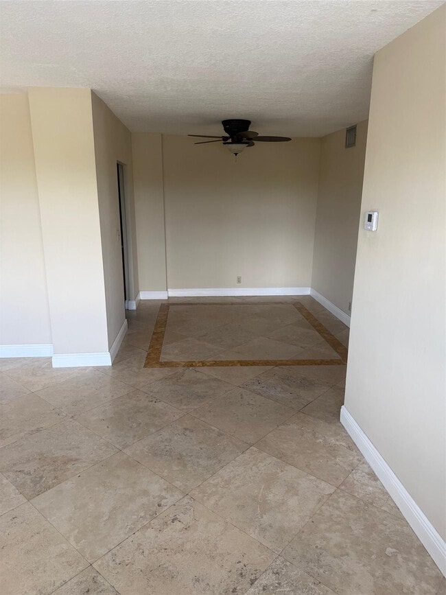 Building Photo - 2555 NE 11th St