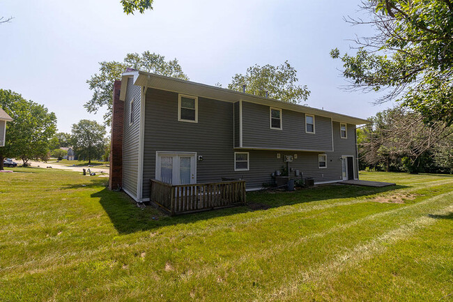 Building Photo - 1905 Mirtle Grove Ct