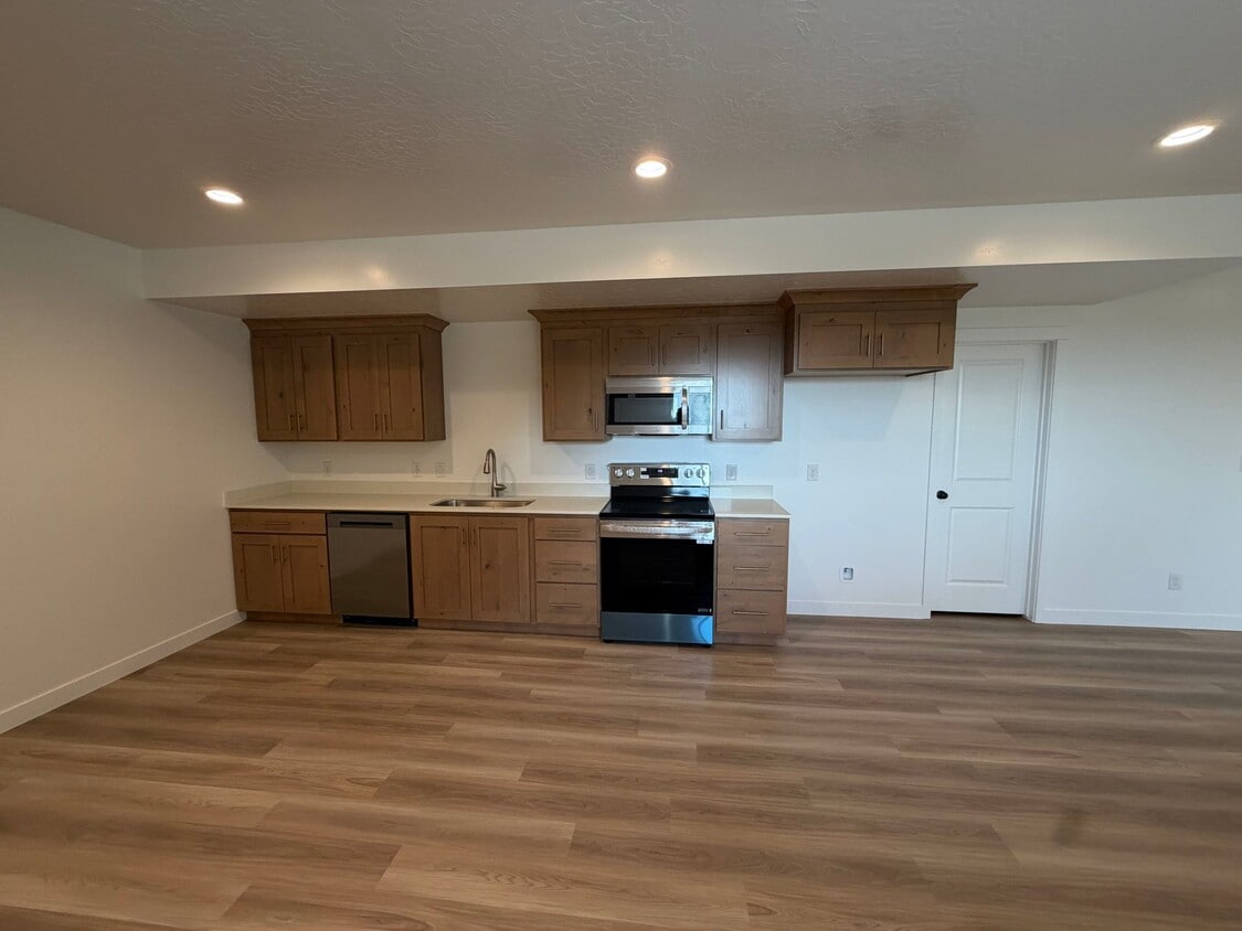 Building Photo - 2714 Eagle Dr