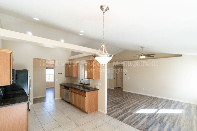Building Photo - 7615 N Ash Ln