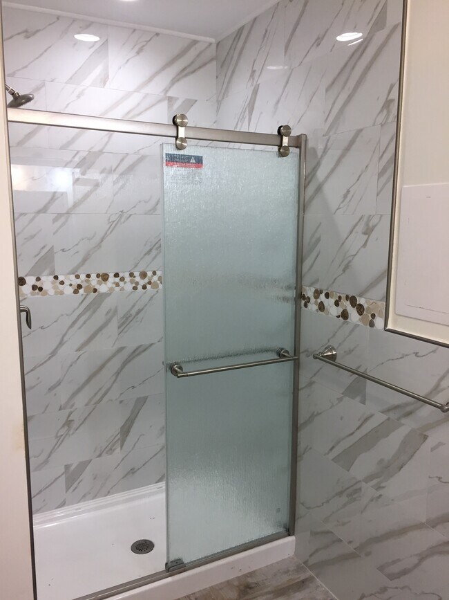 Baño 1 - 3658 Woodlawn Dr