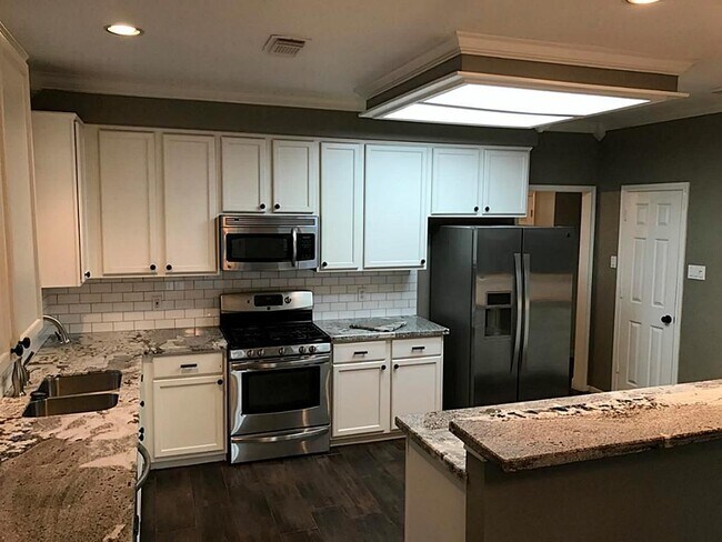 Building Photo - 9111 Sutter Ranch Dr